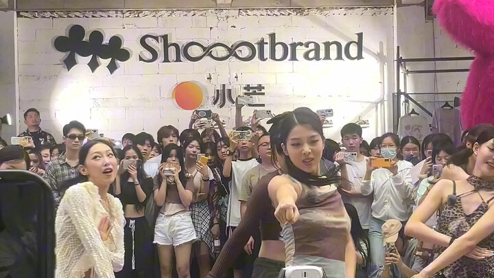 Chromosome girl group's 100% original dance performance live! An electrifying stage!