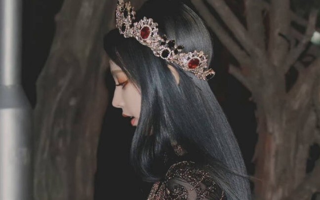 “Không phải kiểu mặt SM điển hình, nhưng với ngoại hình thế này thì đúng là kiểu mặt mà SM không thể