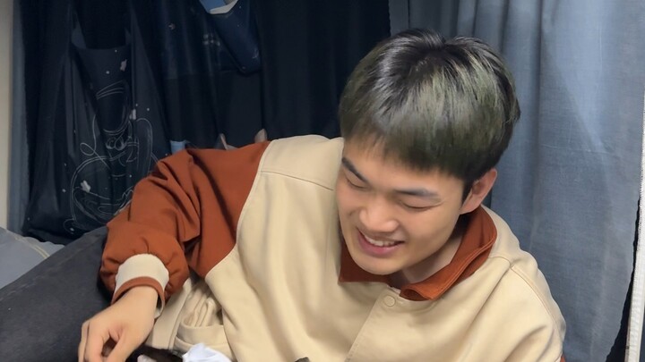 当学生会查寝查到恶人谷