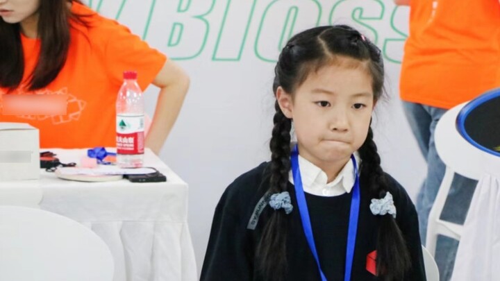 Selamat kepada Li Li Ke yang memecahkan rekor dunia rata-rata wanita untuk Rubik's Cube 2x2
