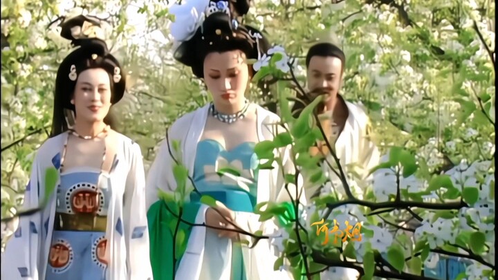 Only those who get it will understand—this outfit paired with real-life pear blossoms is just breath