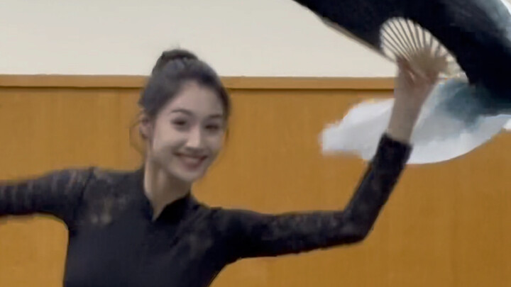 The charm of Chinese traditional dance~