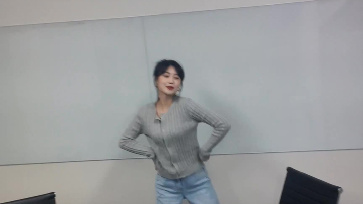 (G)I-DLE: Susu is dominated by a brush?! Mr.chu's passionate performance