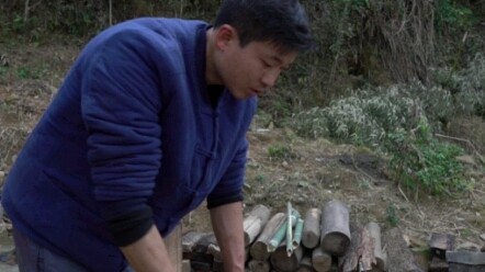 การทำแป้งรากบัวแบบดั้งเดิม