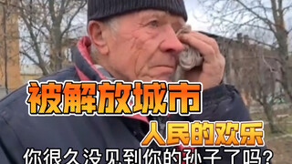 Kegembiraan rakyat di kota yang dibebaskan