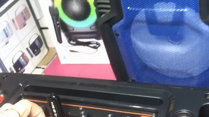 一个人最大的愚蠢，总觉得别人都是傻子，只有自己最厉害，其实这个世界上，哪有那么多傻子，人家不揭穿你，是在给你留面子，做人不要自以为是，心眼太多，别人会提防你，套路太深，别人会绕开你，箅计太多别人会远