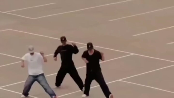 LEOKARLOAFROBEAT INSTRUMENTAL CATWOMAN. Dancing video (Instagram reel trending song)