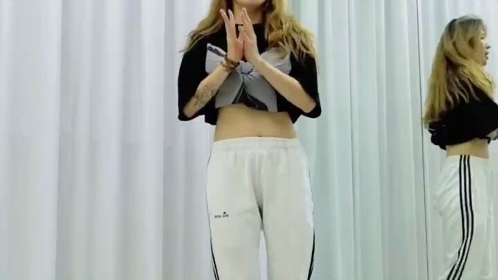 การปฏิบัติทางวิทยาศาสตร์ ~ สะบัดผมของคุณโดยไม่เลอะหน้าและปกป้องกระดูกสันหลังส่วนคอของคุณ