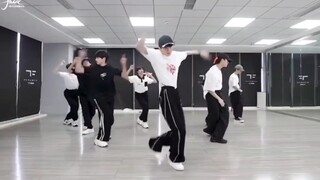 【عائلة TF】26.9 الجيل الثالث My red face مع أغنية «young blood» 【أرشيف】 ابق حتى النهاية لترى فعالية ب