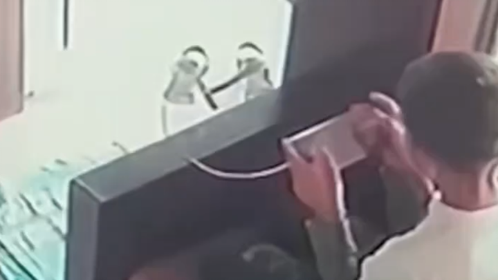 لا تقلق، ولا تتردد.