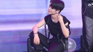 15岁未成年内娱爱豆【贺鑫隆】实力翻跳KILL THIS LOVE＋FIRE
