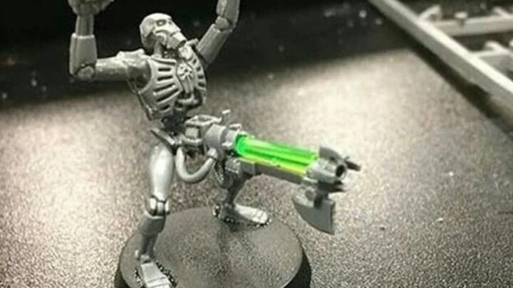 Cicipi Gauss Rifle (Gambar Menyenangkan Warhammer Necron)