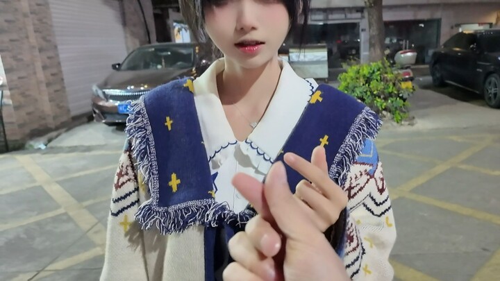 "Tôi đưa cho anh đôi đũa và đưa cho tôi cái đế đựng đũa."