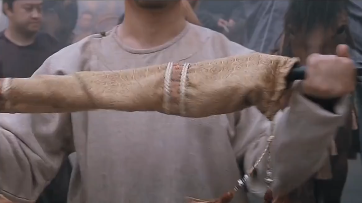 The magical weapon Kanglong Mace can destroy anything!