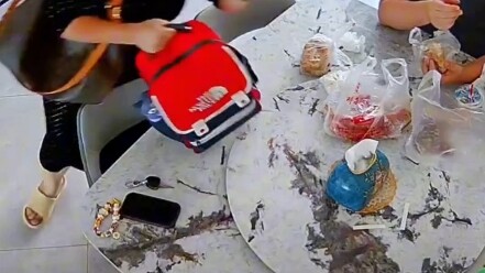 คุณแม่ที่วุ่นวายไปทั้งเช้าโดยเปล่าประโยชน์