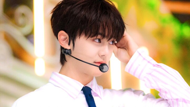 Six Greats and One Glory ranks No. 1 on Korea's must-try list—strawberry mega cake!