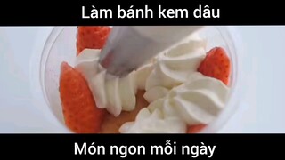Làm bánh kem dâu