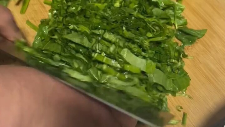 สีเขียวใช้ผักโขม สีม่วงใช้สาหร่ายโนริ สีชมพูใช้แก้วมังกร สีแดงอ่อนใช้เชอร์รี่ สีเหลืองใช้ผงขมิ้น สีน