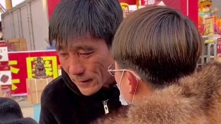 Cái nên lấy thì không giữ lại cái nào; cái nên giữ thì lại không lấy!