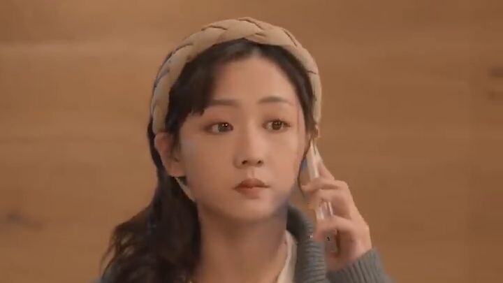 ประธานหญิง แต่งกับพนักงานเสริฟ