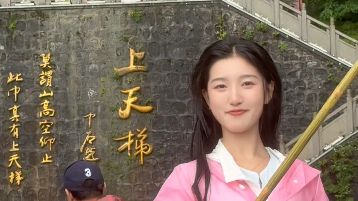 Gunung tak melihatku, tapi aku yang melihat gunung! #Wisata #SekilasFoto #GunungTianmen