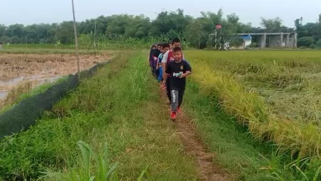 jalan jalan di sawah😀😀😀😀😀🐈🦖🦖🦖🦖🦖🎉