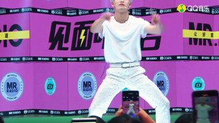 【ياو باي نان】رقصة سولو "اليوم الأخير" رائعة لدرجة لا تُصدَّق، والرقص العشوائي المباشر كان مذهلاً حقً