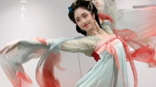 The Dance of the Imperial Concubine (Drunken Version) Like clouds and mist, I think of clothes and f