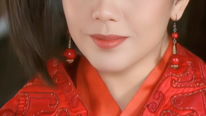 Who would have thought this character and Consort Jing were filmed at the same time? The contrast is