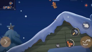 Tom and Jerry Mobile Game: Christmas War 2.0, one cat and three mice become teammates, and a fight b