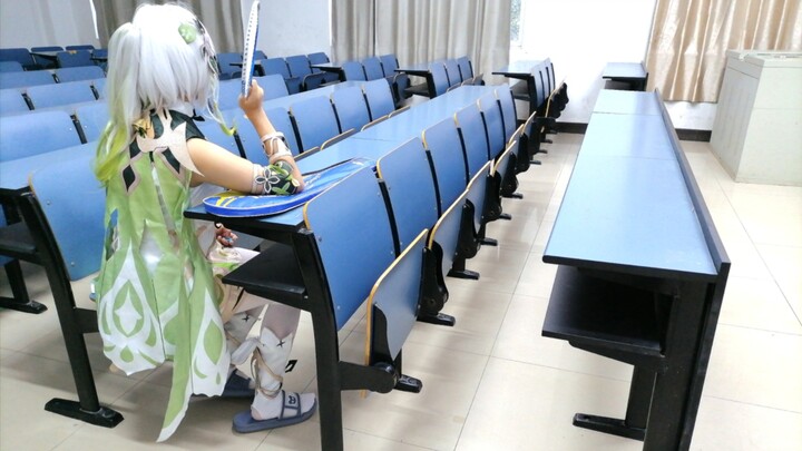 Pergilah ke perguruan tinggi dan biarkan dirimu bebas (anak laki-laki juga bisa cosplay di sekolah)