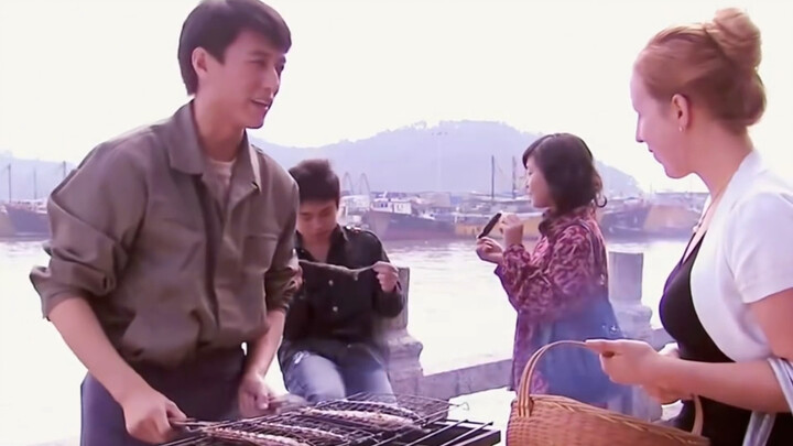 Chàng trai nghèo mưu sinh bằng việc bán cá nướng ngoài chợ, rồi gặp được quý nhân, từ đó bước lên đỉ