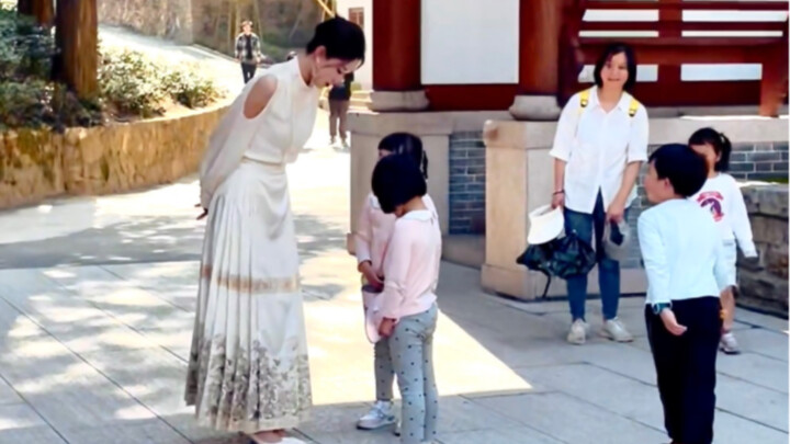 However, it is the horse-faced skirt that children love. Popularizing science should start from chil