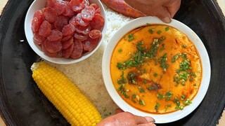 Saya sangat senang karena saya punya nasi kayu bakar yang dimasak oleh nenek saya