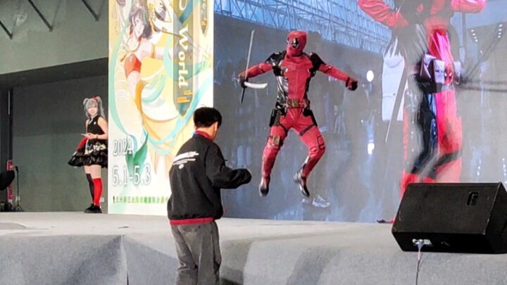 Selama aku nggak canggung, yang canggung itu orang lain.