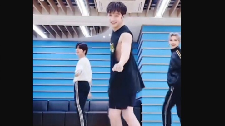 【straykids】方灿 MY HOUSE 拖鞋背心ver. 直拍