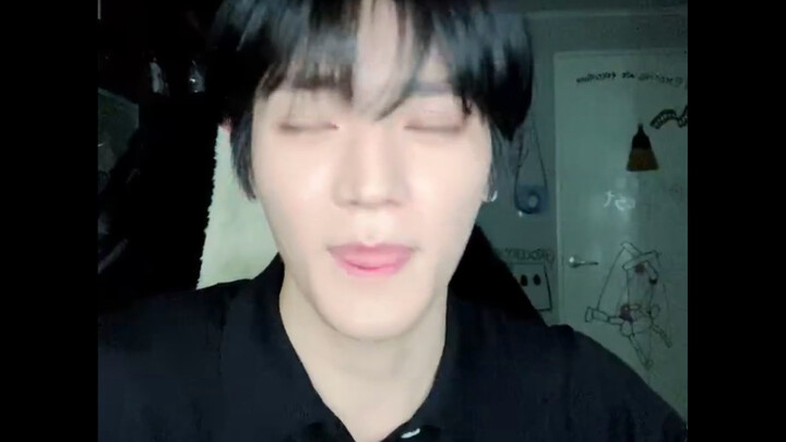 Selamat datang untuk menyaksikan tarian seksi orang normal terkenal Korea Selatan Lee Taeyong