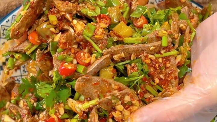 This little dish—two taels, is that enough? You’ll have to ask Old Li.