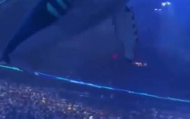 โดรนในคอนเสิร์ต แต่ผู้เล่นเก็นชินมองเห็นภาพที่แตกต่าง