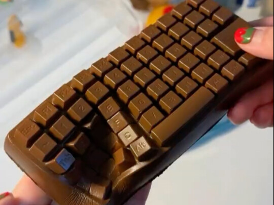 طريقة أكل الشوكولاتة هذه لم يجربها 99% من الناس!!