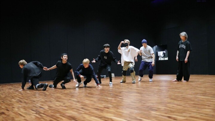 [BTS] Tujuh Anggota, Tujuh Warna: Para Komedian Tak Tahan Dibesar-besarkan, Semua Anggota Benar-Bena