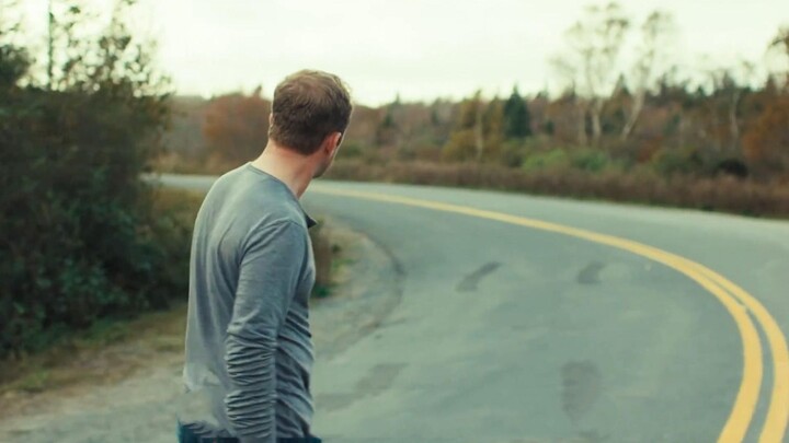 男人发现了诡异的事，自己家门口总发生车祸，并且都不是意外