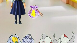 Little Ultraman comes to choose blind boxes