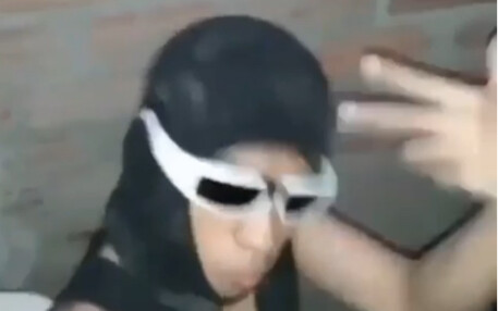 Mic của đồng đội bạn