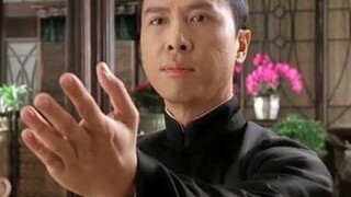 Who is the best at stepping on people in Foshan? Of course it’s Master Luo, could it be Ip Man?