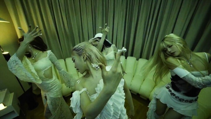 LE SSERAFIM (르세라핌) 'HOT' OFFICIAL MV