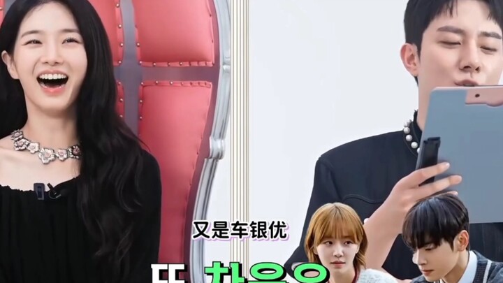 Dua cowok gay menggertakkan gigi sambil menyebut nama-nama aktor pria yang pernah beradu akting deng