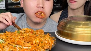 今天这是怎么回事，胳膊肘往外拐