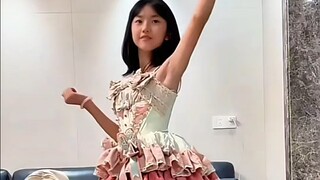 Daily Life of a Female Dance Major: Energetic and Adorable Girl