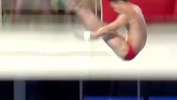 Di momen penentuan Olimpiade, lompatan “susu masuk air” Chen Aisen membuatnya jadi dewa! Atlet asing